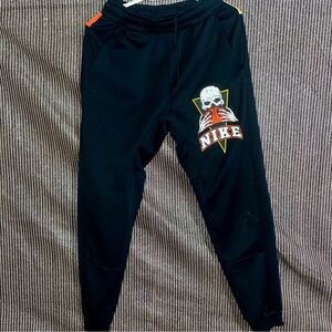 Nike Men's XL TE Frenzy Joggers Black Orange Skull Basketball  DR9820-010 small